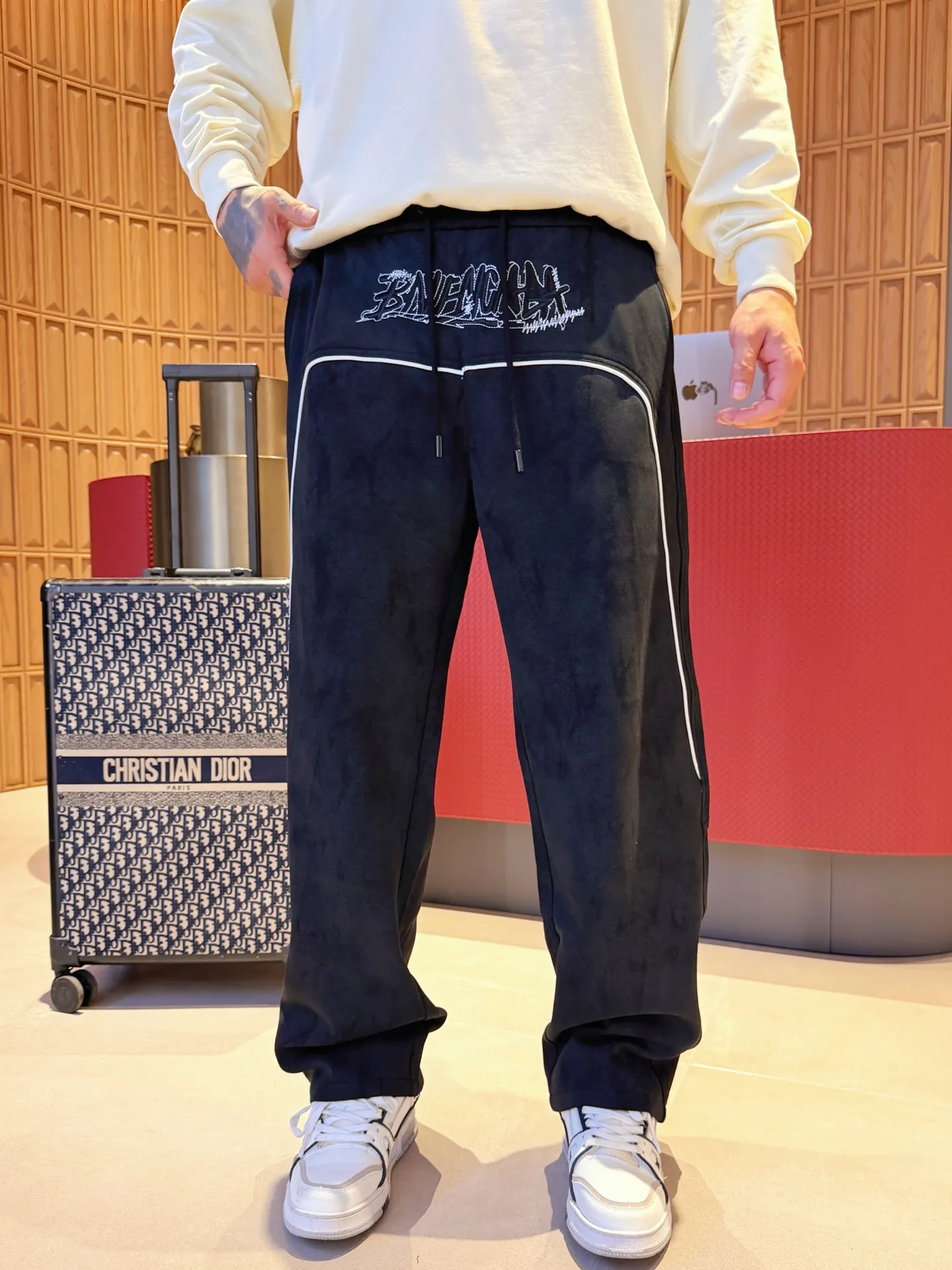 Balenciaga [High Version] 2026 Autumn and Winter latest products, available at counters at the same time, Original product, fashionable casual trousers and casual trousers, using imported original fabrics, top-grade embroidery 🪡 craft letter pattern logo, original hardware accessories decoration, simple yet fashionable, fashionable and handsome upper body, Sizes: M-3XL